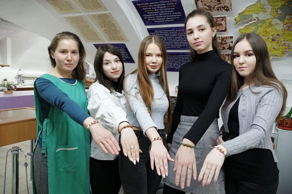 Студенты Елабужского института КФУ посетили Музей-мастерскую декоративно-прикладного искусства Студенты Елабужского института КФУ посетили Музей-мастерскую декоративно-прикладного искусства