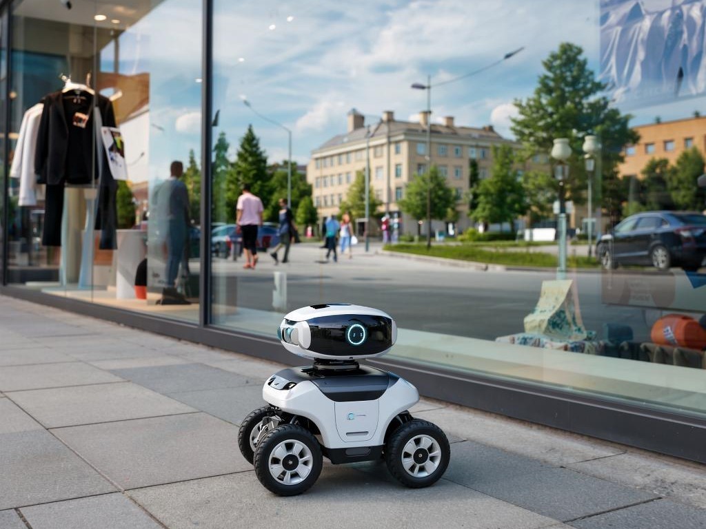 Как робот видит себя в отражении и может ли врезаться в витрину магазина? Как робот видит себя в отражении и может ли врезаться в витрину магазина?