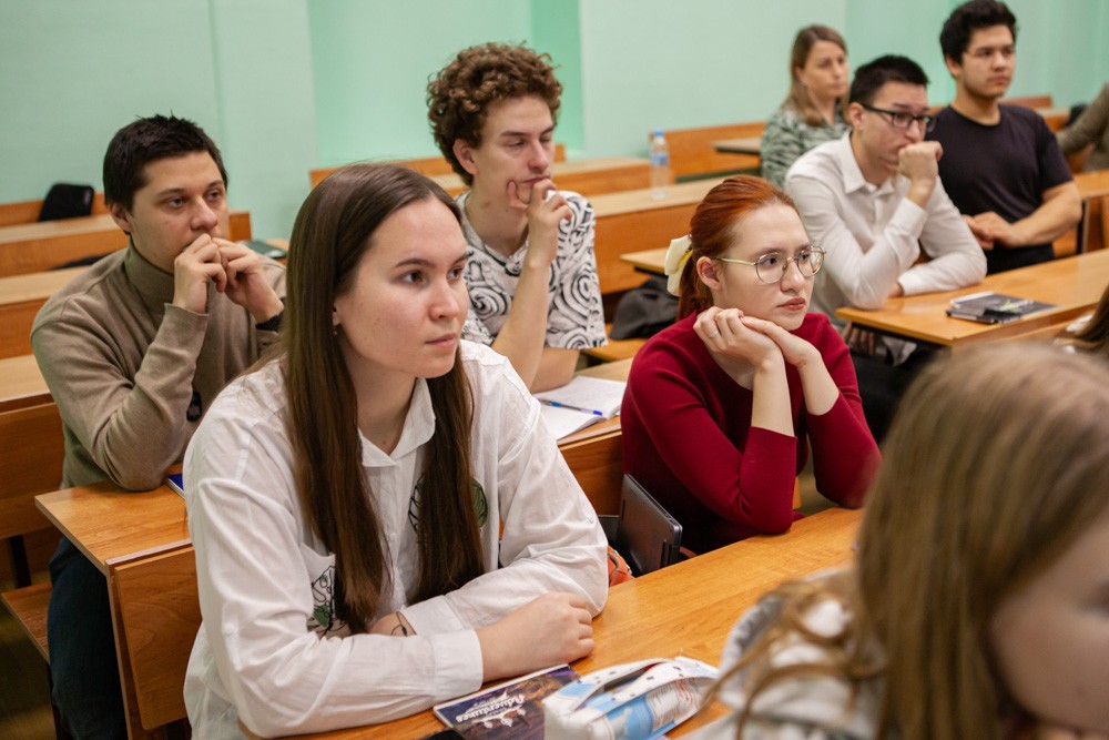В рамках праздничных мероприятий, посвященных 220-летию Казанского университета и 126-летию Елабужского института была проведена лекция 'История Елабужского института в лицах' для студентов отделения филологии и истории. В рамках праздничных мероприятий, посвященных 220-летию Казанского университета и 126-летию Елабужского института была проведена лекция 'История Елабужского института в лицах' для студентов отделения филологии и истории.