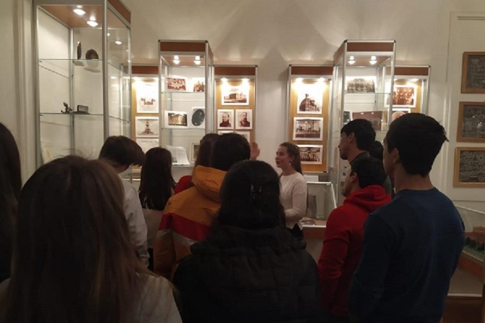 В Елабужском институте КФУ продолжаются знакомства первокурсников с университетом В Елабужском институте КФУ продолжаются знакомства первокурсников с университетом