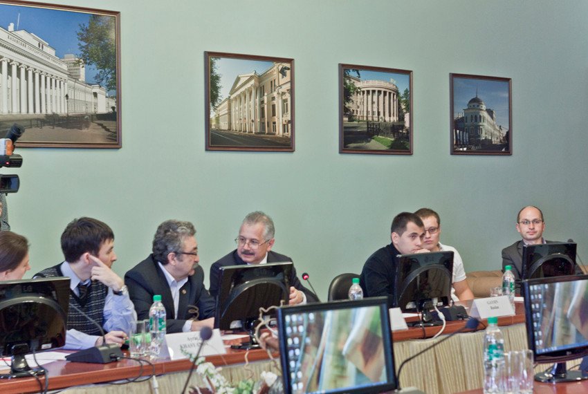 ����� ���