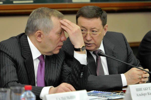 ����������