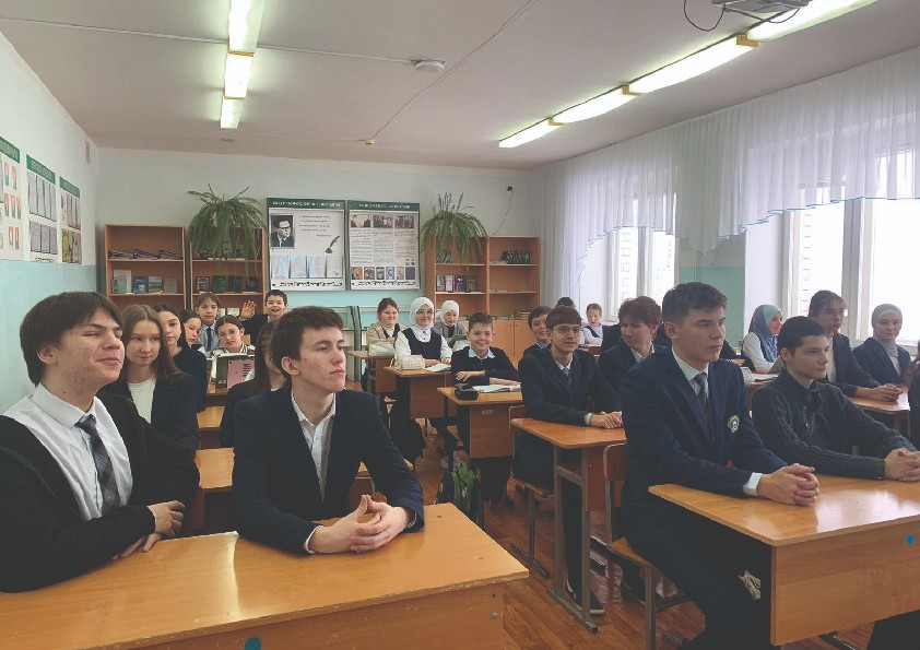 Доцент Елабужского института КФУ принял участие в акции 'Ученые в школе' Доцент Елабужского института КФУ принял участие в акции 'Ученые в школе'