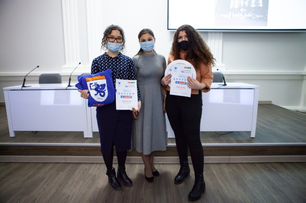 Чествование лучших сотрудников и студентов прошло в Елабужском институте КФУ Чествование лучших сотрудников и студентов прошло в Елабужском институте КФУ