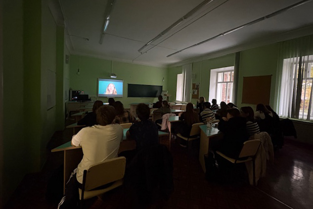 Студенты-лингвисты обсудили научный фильм 'Россия ? пути времени' Студенты-лингвисты обсудили научный фильм 'Россия ? пути времени'