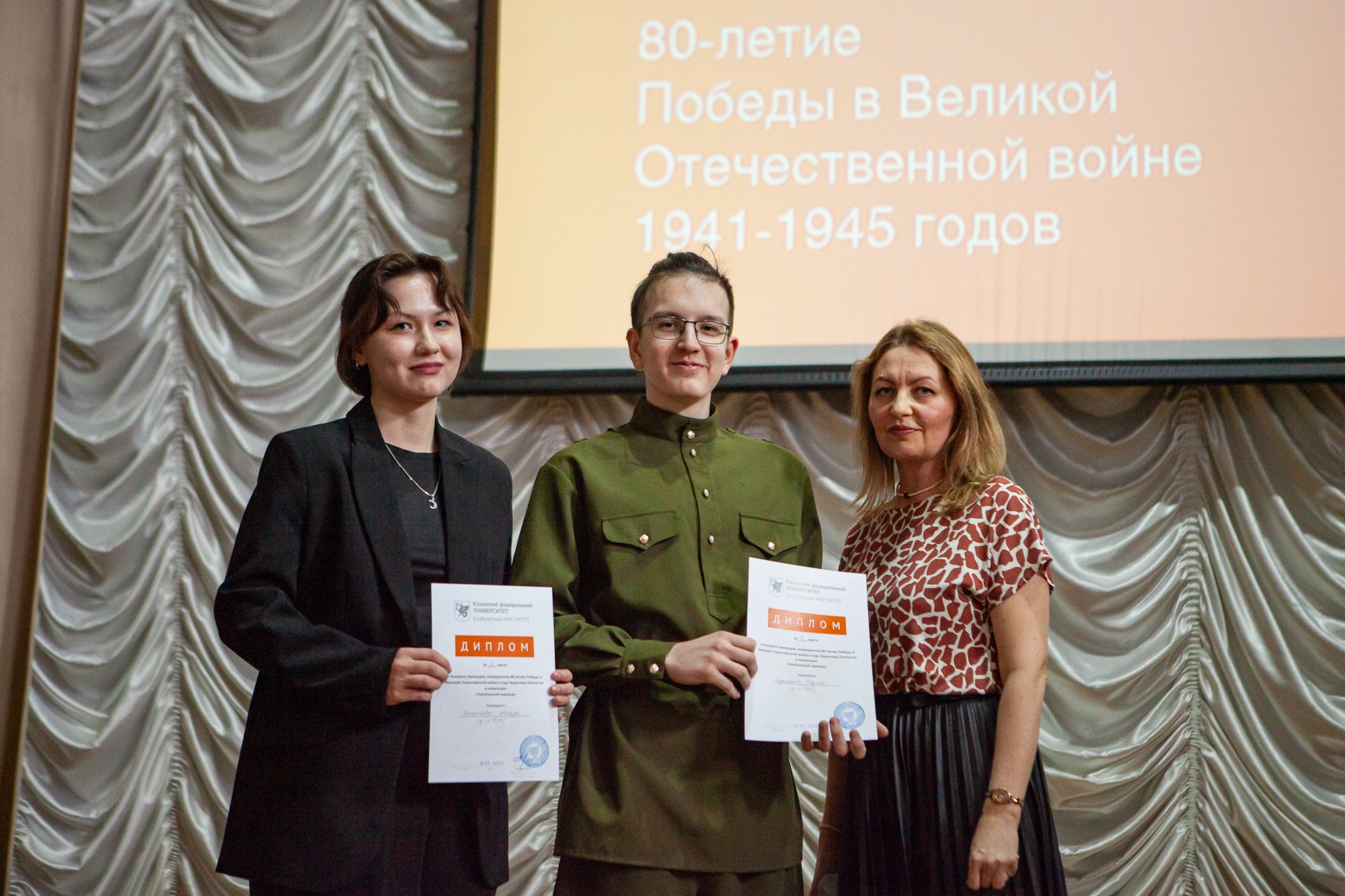 Состоялся конкурс 'Песни, вдохновляющие на подвиг' среди студентов отделения иностранных языков Состоялся конкурс 'Песни, вдохновляющие на подвиг' среди студентов отделения иностранных языков