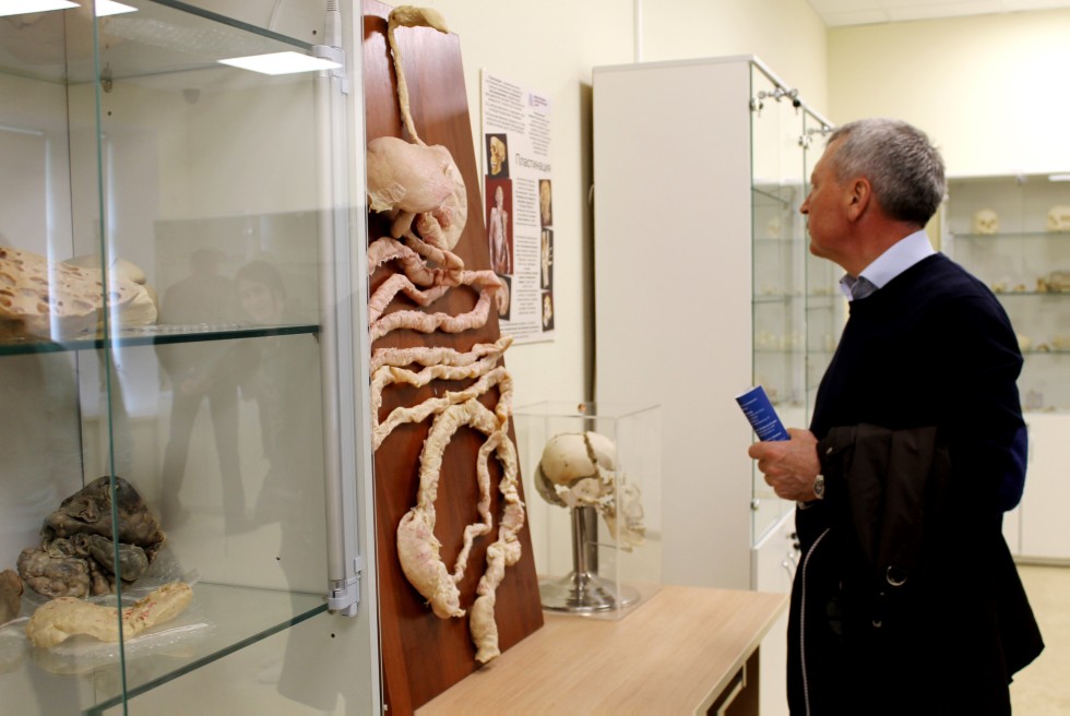 КФУ открыл свои двери для школьников, мечтающих связать жизнь с медициной КФУ открыл свои двери для школьников, мечтающих связать жизнь с медициной