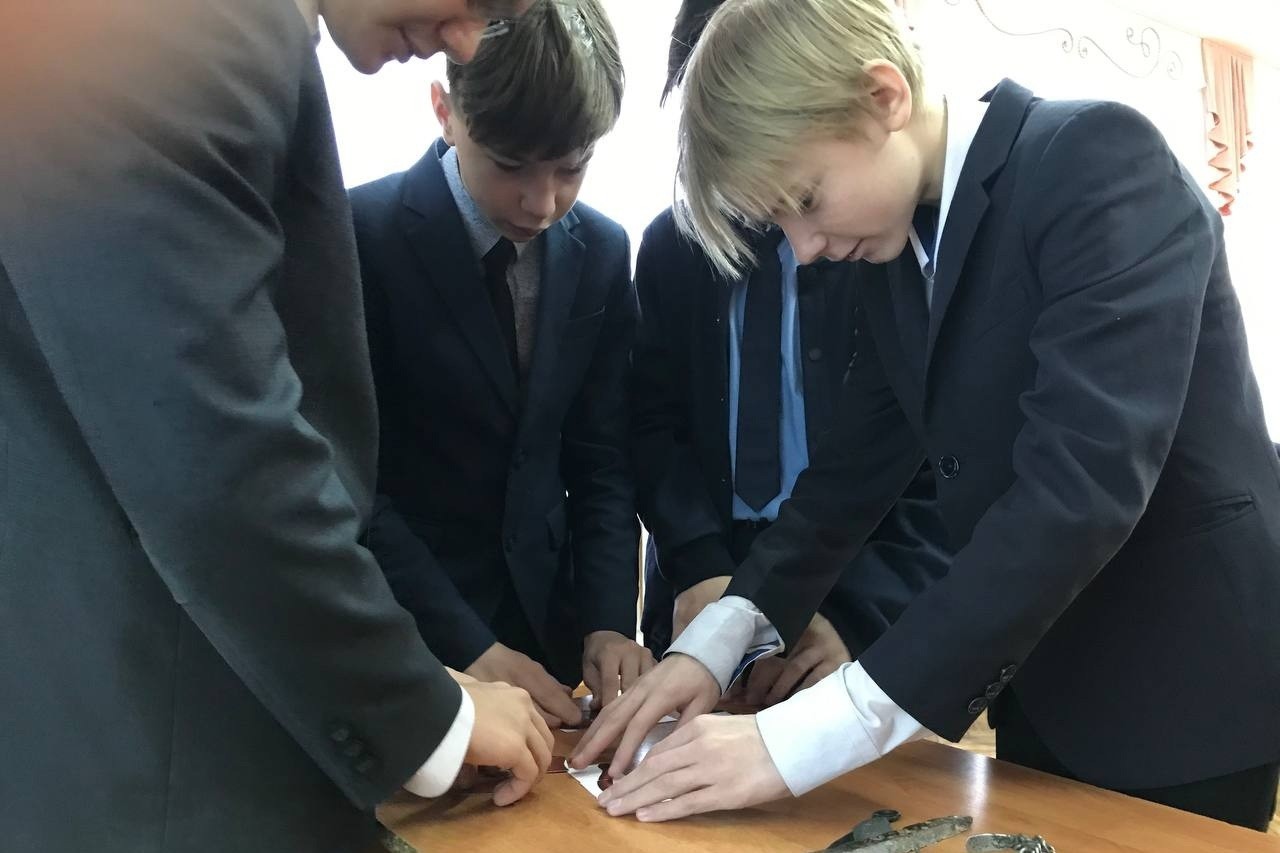 Члены археологического кружка 'ArteFact' посетили гимназию №4 г. Елабуги. Члены археологического кружка 'ArteFact' посетили гимназию №4 г. Елабуги.