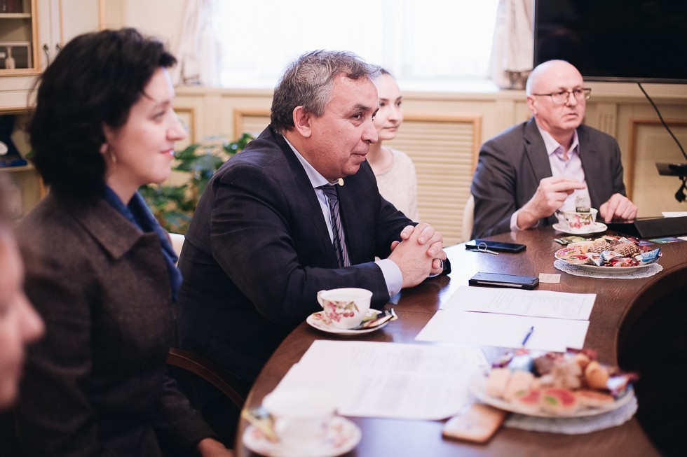 ИМО КФУ принял делегацию университета Синхай. Фотоотчет. ИМО КФУ принял делегацию университета Синхай. Фотоотчет.