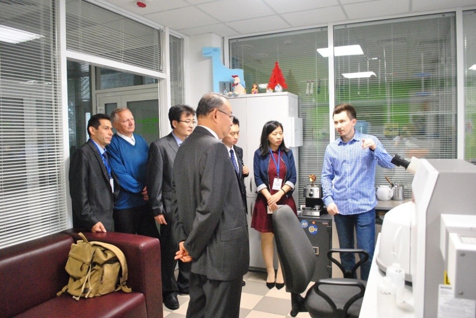 Представители крупнейшей китайской нефтяной и химической корпорации Sinopec посетили КФУ ,НОЦ «Геотермохронологии»