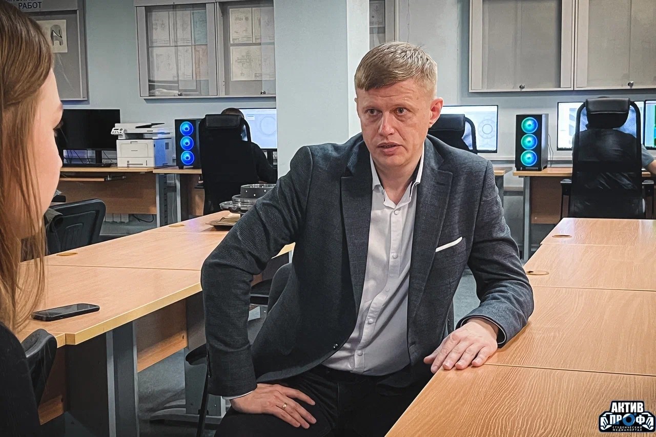 Инженеры со студенческой скамьи Инженеры со студенческой скамьи