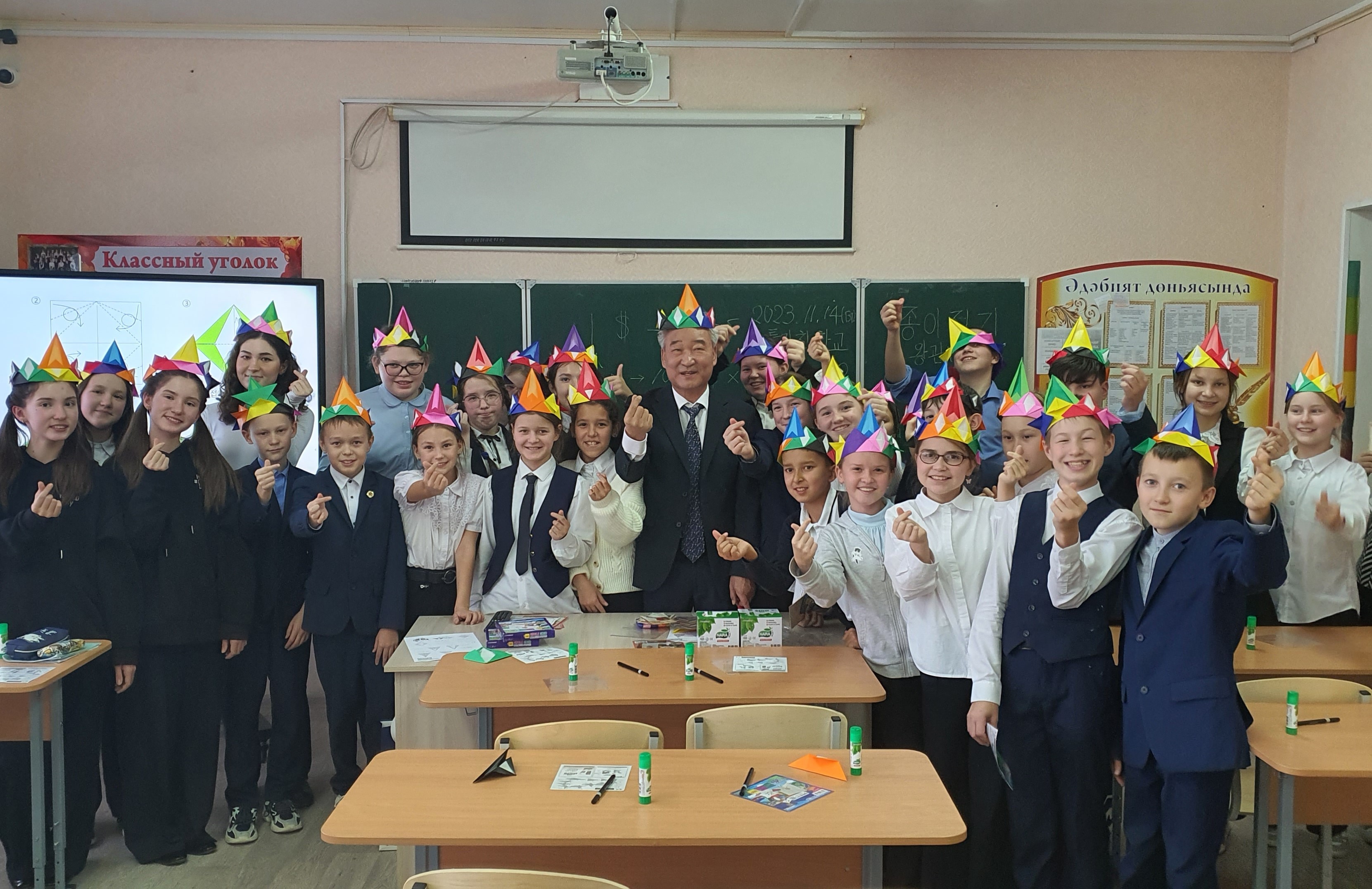 Профессор Ко Ен Чоль выступил со специальной лекцией и мастер-классом по 'чоничопкам' Профессор Ко Ен Чоль выступил со специальной лекцией и мастер-классом по 'чоничопкам'