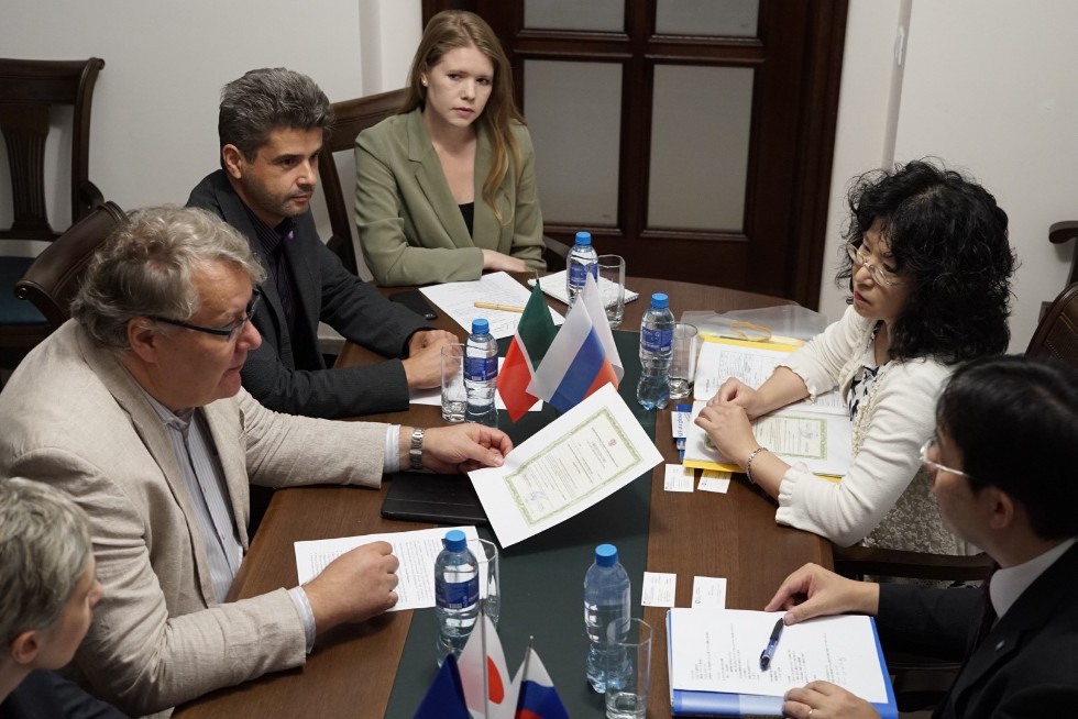 Kindai University representatives arrived to discuss future student exchange Kindai University representatives arrived to discuss future student exchange