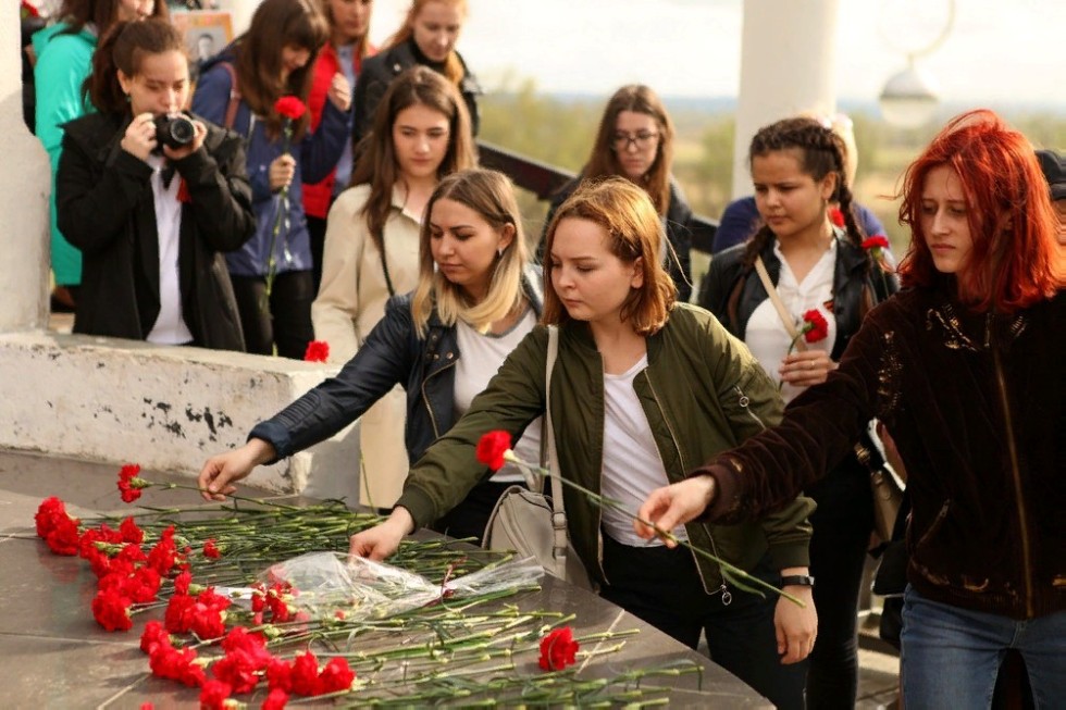 'Поклонимся великим тем годам': День Победы встретили в Елабужском институте КФУ 'Поклонимся великим тем годам': День Победы встретили в Елабужском институте КФУ