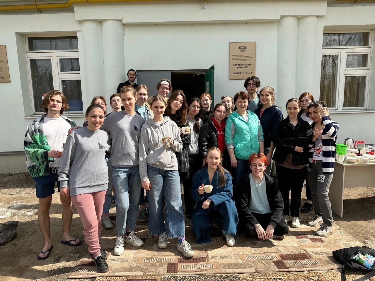 22 апреля прошел масштабный субботник в общежитиях Студенческого городка 22 апреля прошел масштабный субботник в общежитиях Студенческого городка