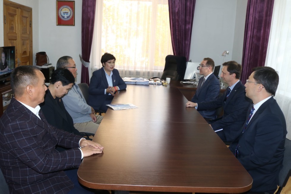 В Дипломатической академии МИД КР прошла Международная научно-практическая конференция, посвященная 20-летию Дипломатической академии Министерства иностранных дел Кыргызской Республики имени Казы Дикамбаева В Дипломатической академии МИД КР прошла Международная научно-практическая конференция, посвященная 20-летию Дипломатической академии Министерства иностранных дел Кыргызской Республики имени Казы Дикамбаева