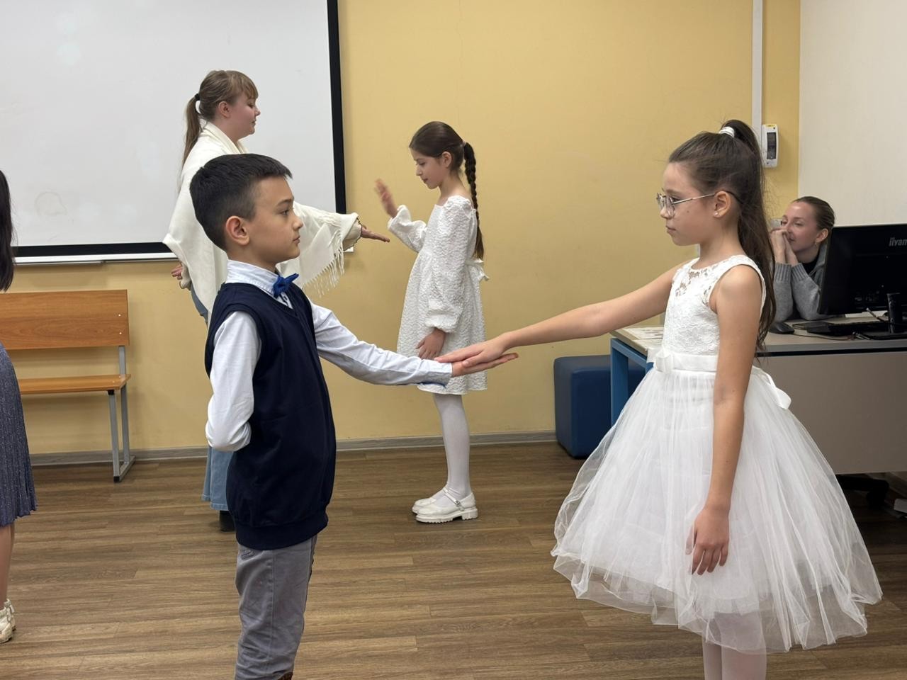 Детский театр КФУ 'Радуга' готовится к большой премьере Детский театр КФУ 'Радуга' готовится к большой премьере