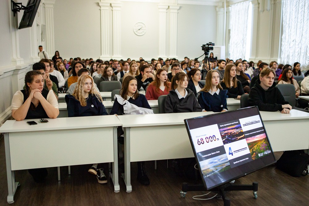 В Елабужском институте КФУ проходит просветительская акция 'Достижения России' В Елабужском институте КФУ проходит просветительская акция 'Достижения России'