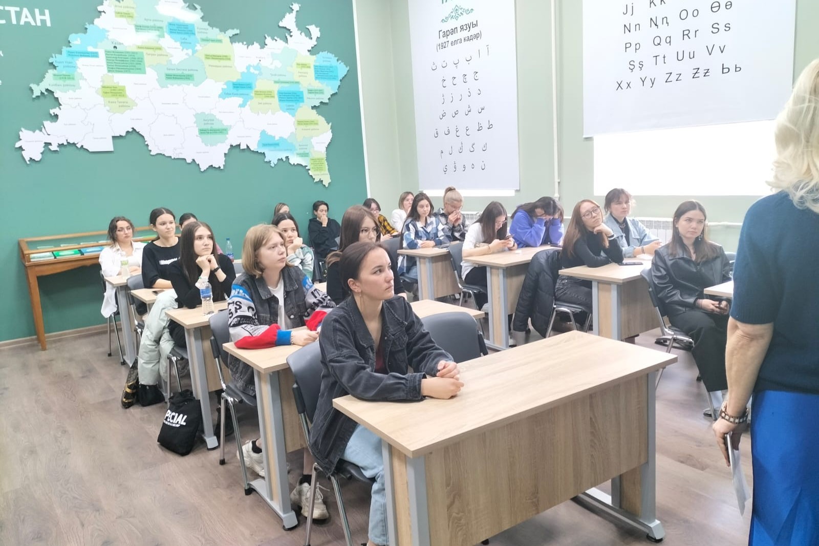 Состоялась встреча студентов отделения филологии и истории с Деготьковым А.А. Состоялась встреча студентов отделения филологии и истории с Деготьковым А.А.