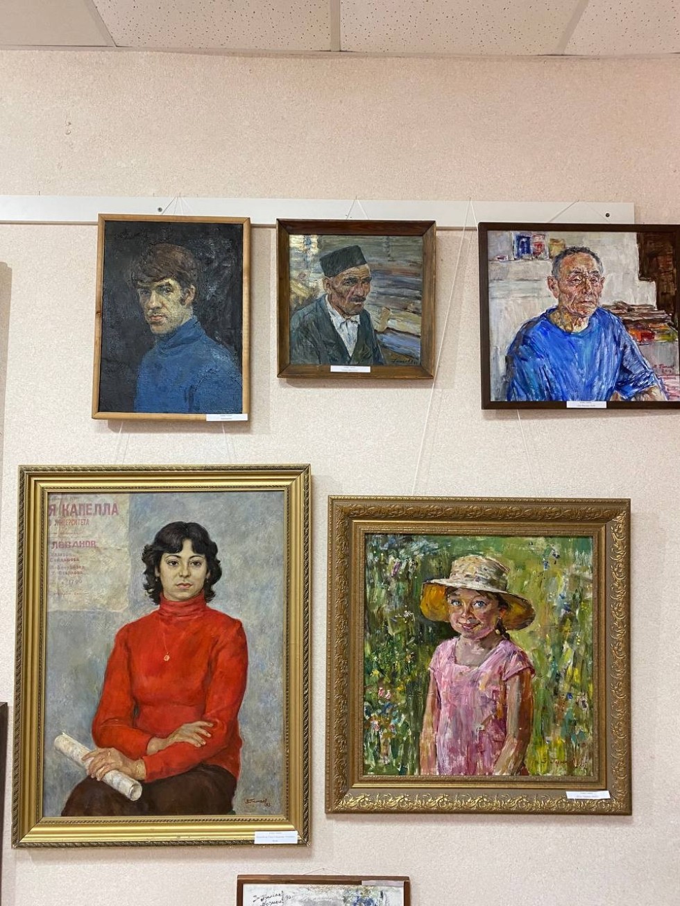 Студенты центра японоведения посетили портретную выставку Зуфара Гимаева ,имо