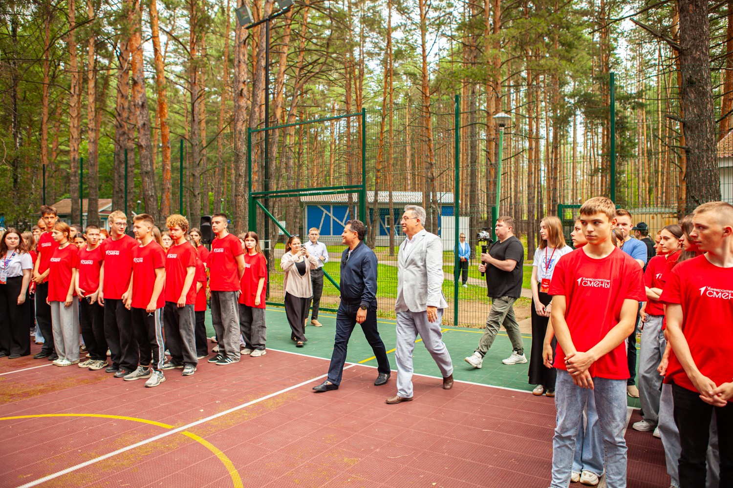 Глава ЕМР встретился со школьниками из ЛНР Глава ЕМР встретился со школьниками из ЛНР