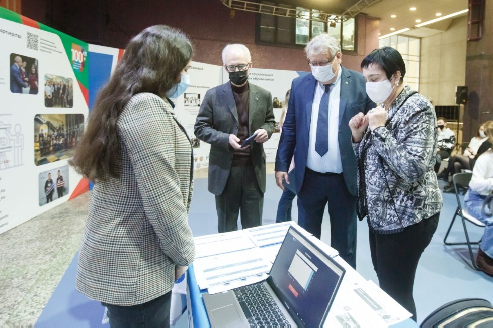 В КФУ прошел фестиваль 'Территория знаний', приуроченный ко Дню российской науки В КФУ прошел фестиваль 'Территория знаний', приуроченный ко Дню российской науки