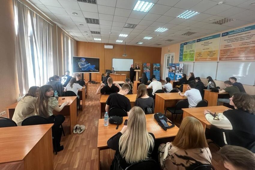 Старшеклассники 'Университетской' школы познакомились с основами криминалистики и права Старшеклассники 'Университетской' школы познакомились с основами криминалистики и права