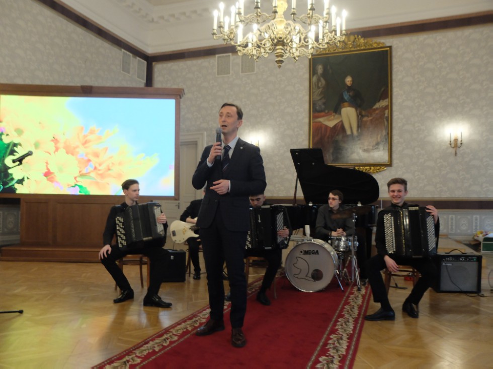 ����������� ����� ������ 8 �����.