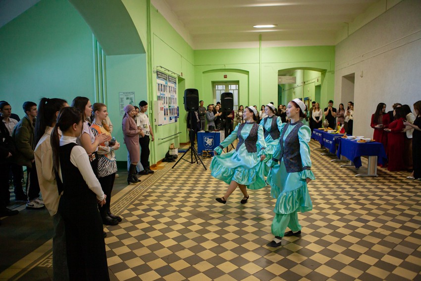 Навруз отпраздновали в Елабужском институте КФУ Навруз отпраздновали в Елабужском институте КФУ