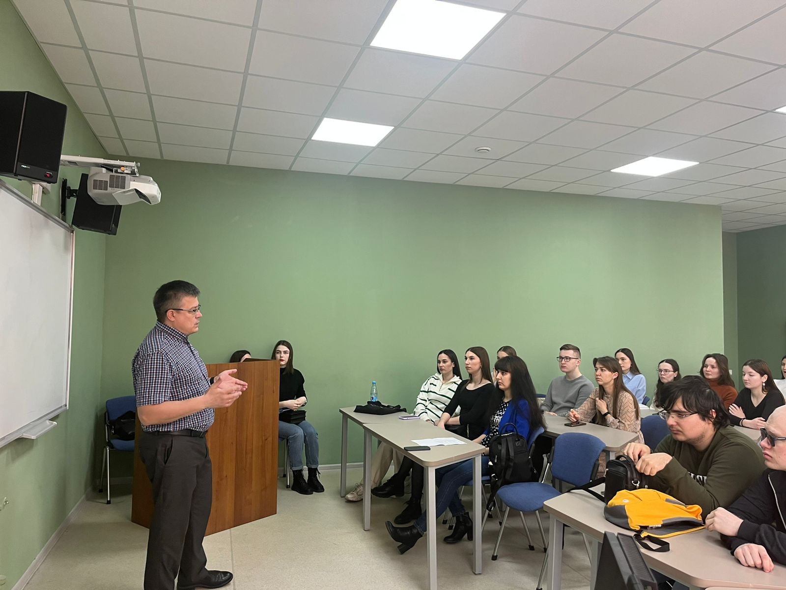 Фирдүс Гыймалтдинов: 'Тарихыбызның һәр дәвере тарихи романнарда яктыртылырга тиеш' Фирдүс Гыймалтдинов: 'Тарихыбызның һәр дәвере тарихи романнарда яктыртылырга тиеш'