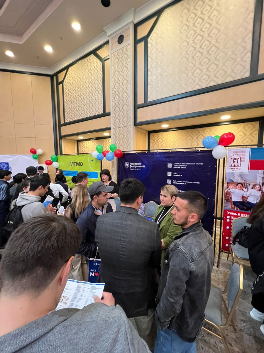 7 и 8 апреля дирекция Института физики приняла участие в образовательной выставке в городе Ташкент! ,КФУ, Институт физики, визит
