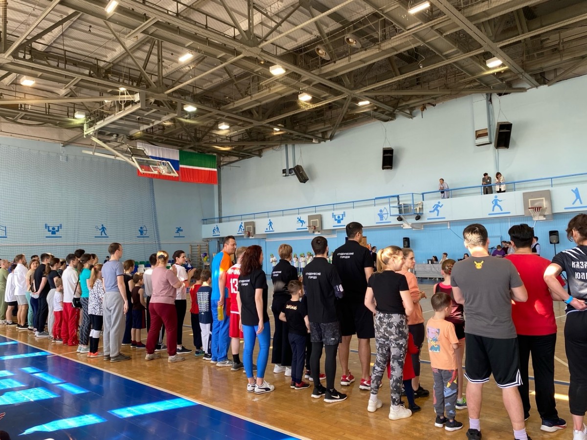 Команда Студенческого городка - участники соревнований 'Папа, Мама, Я - спортивная семья' Команда Студенческого городка - участники соревнований 'Папа, Мама, Я - спортивная семья'