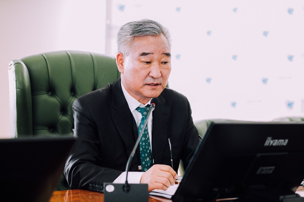 � ��� ��� ����� �����������, ������������ � 30-����� ��������������� ��������� ������ � �����