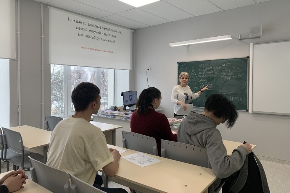 Преподаватели кафедры математики и прикладной информатики продолжают вести блок занятий, посвященный подготовке к ЕГЭ Преподаватели кафедры математики и прикладной информатики продолжают вести блок занятий, посвященный подготовке к ЕГЭ