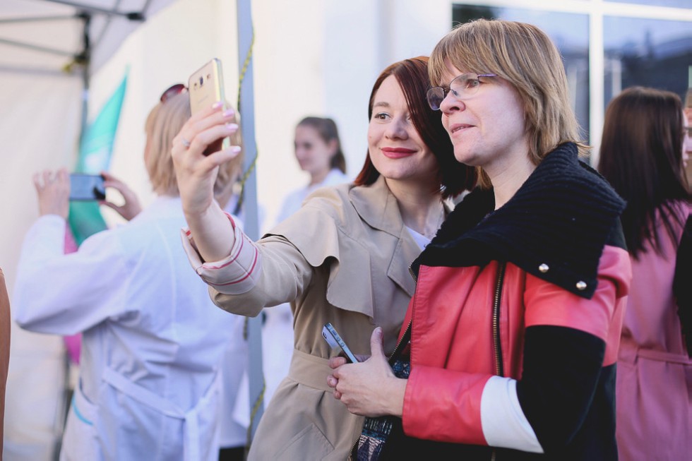 Шатер Химического института им. А.М. Бутлерова в научно-популярном проекте PROнаука в КФУ 'Ночь открытий' Шатер Химического института им. А.М. Бутлерова в научно-популярном проекте PROнаука в КФУ 'Ночь открытий'