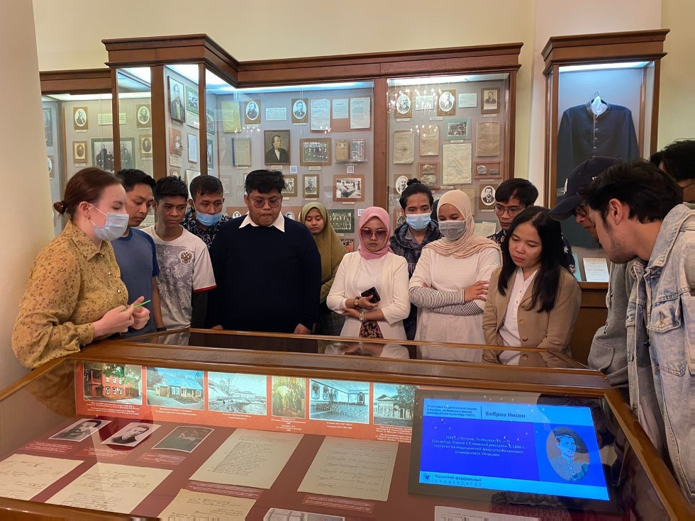 Студенты КФУ из Республики Индонезия посетили Музей  истории Казанского университета ,СНК Полимирие, Индонезия, Музей истории КФУ