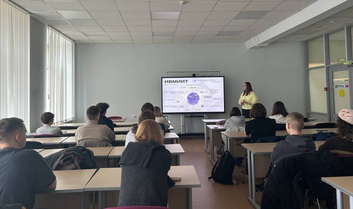 Гости из Алтайского края посетили День открытых дверей ИВМиИТ КФУ Гости из Алтайского края посетили День открытых дверей ИВМиИТ КФУ