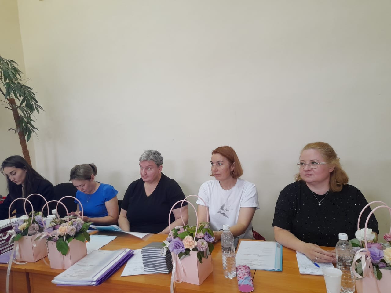 Группа студентов 5 курса кафедры начального образования Института психологии и образования успешно сдала государственные экзамены Группа студентов 5 курса кафедры начального образования Института психологии и образования успешно сдала государственные экзамены