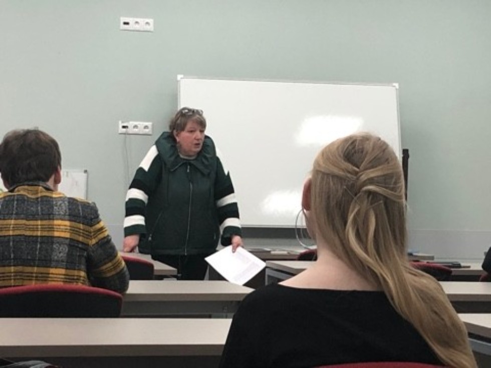 Студенты Высшей школы русской и зарубежной филологии ИФМК КФУ встретились с выпускницей магистратуры, известной поэтессой Верой Петровной Хамидуллиной Студенты Высшей школы русской и зарубежной филологии ИФМК КФУ встретились с выпускницей магистратуры, известной поэтессой Верой Петровной Хамидуллиной