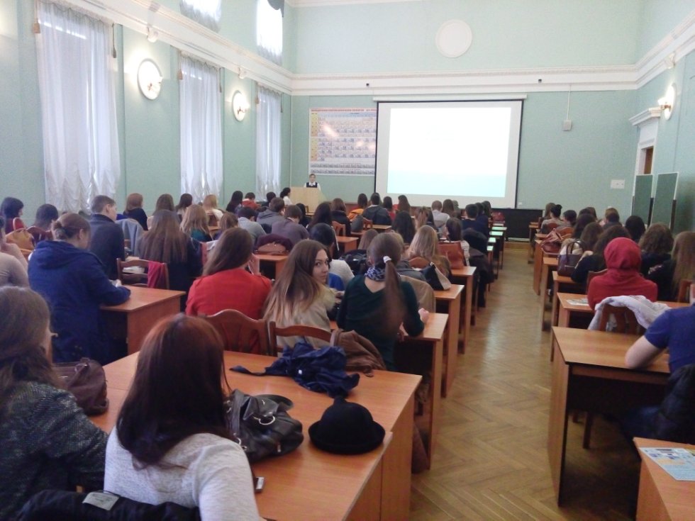 На минувшей неделе c 6 ? 10 апреля 2015 года Отдел развития карьеры Департамента образования КФУ проводил 'Дни карьеры', для студентов, обучающихся на 3-5 курсе, где студенты отделения финансов приняли активное участие. На минувшей неделе c 6 ? 10 апреля 2015 года Отдел развития карьеры Департамента образования КФУ проводил 'Дни карьеры', для студентов, обучающихся на 3-5 курсе, где студенты отделения финансов приняли активное участие.