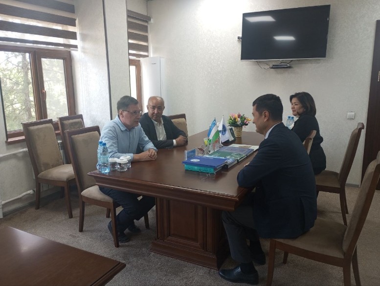 Визит профессора кафедры социальной философии, д. филос. н., Г.В. Мелихова в вузы Республики Узбекистан Визит профессора кафедры социальной философии, д. филос. н., Г.В. Мелихова в вузы Республики Узбекистан