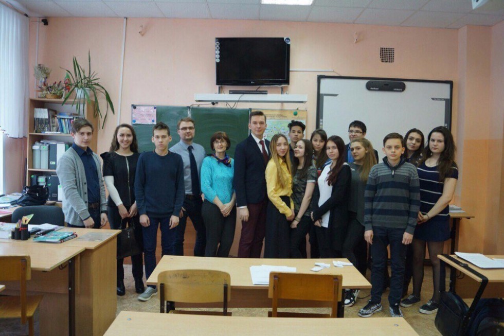 Студенты Юридической клиники КФУ рассказали школьникам об основах гражданского права Студенты Юридической клиники КФУ рассказали школьникам об основах гражданского права