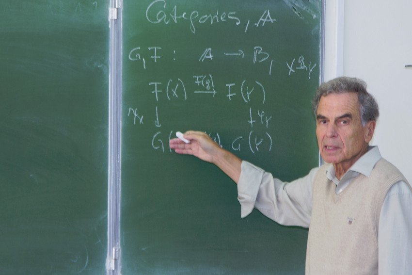 Famous mathematician delivers lectures in KFU