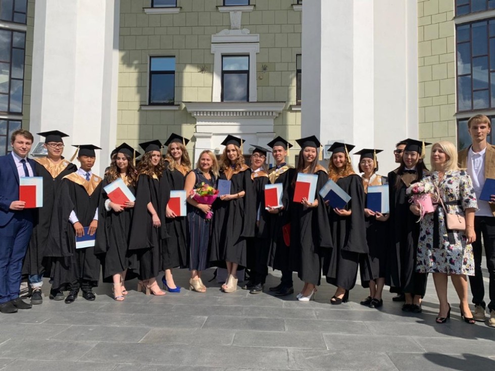 Торжественное вручение дипломов бакалаврам и магистрам! Торжественное вручение дипломов бакалаврам и магистрам!