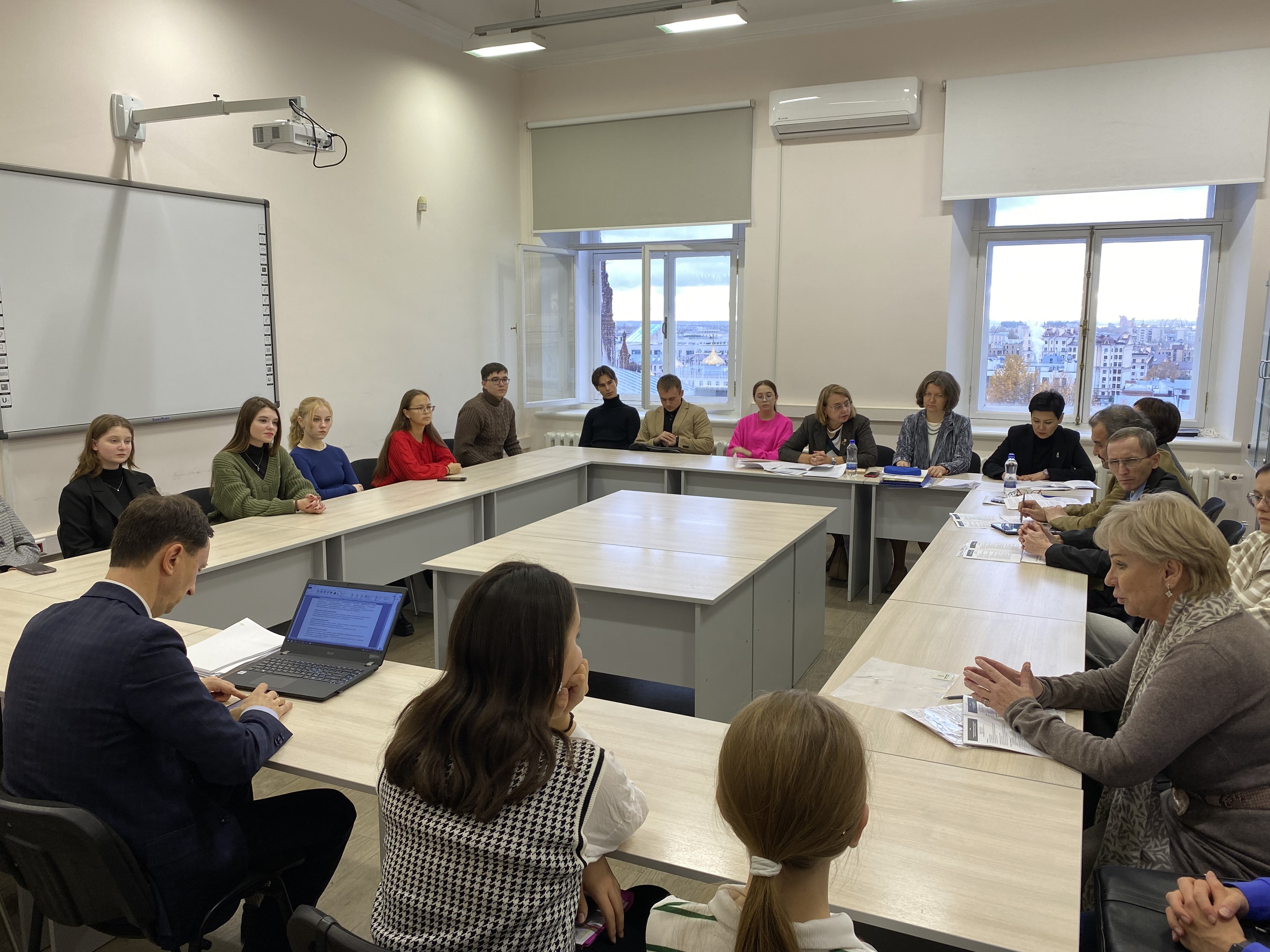 В рамках I Международного конгресса социально-политических исследователей тюркского мира прошла секция 'Динамика развития евразийской миграционной системы' В рамках I Международного конгресса социально-политических исследователей тюркского мира прошла секция 'Динамика развития евразийской миграционной системы'