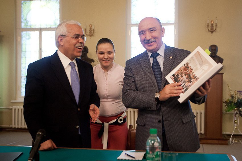 Rare Oriental manus�cripts to be restored in KFU