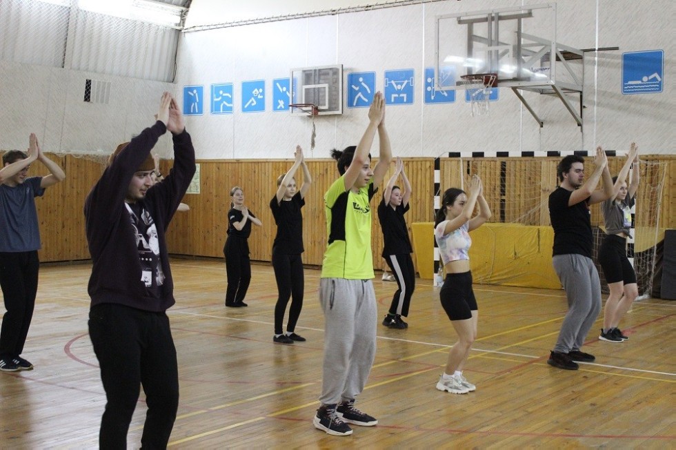 Студенты Елабужского института КФУ приняли участие в танцевальном фитнес-занятии 'Zumba' ,Елабужский институт КФУ