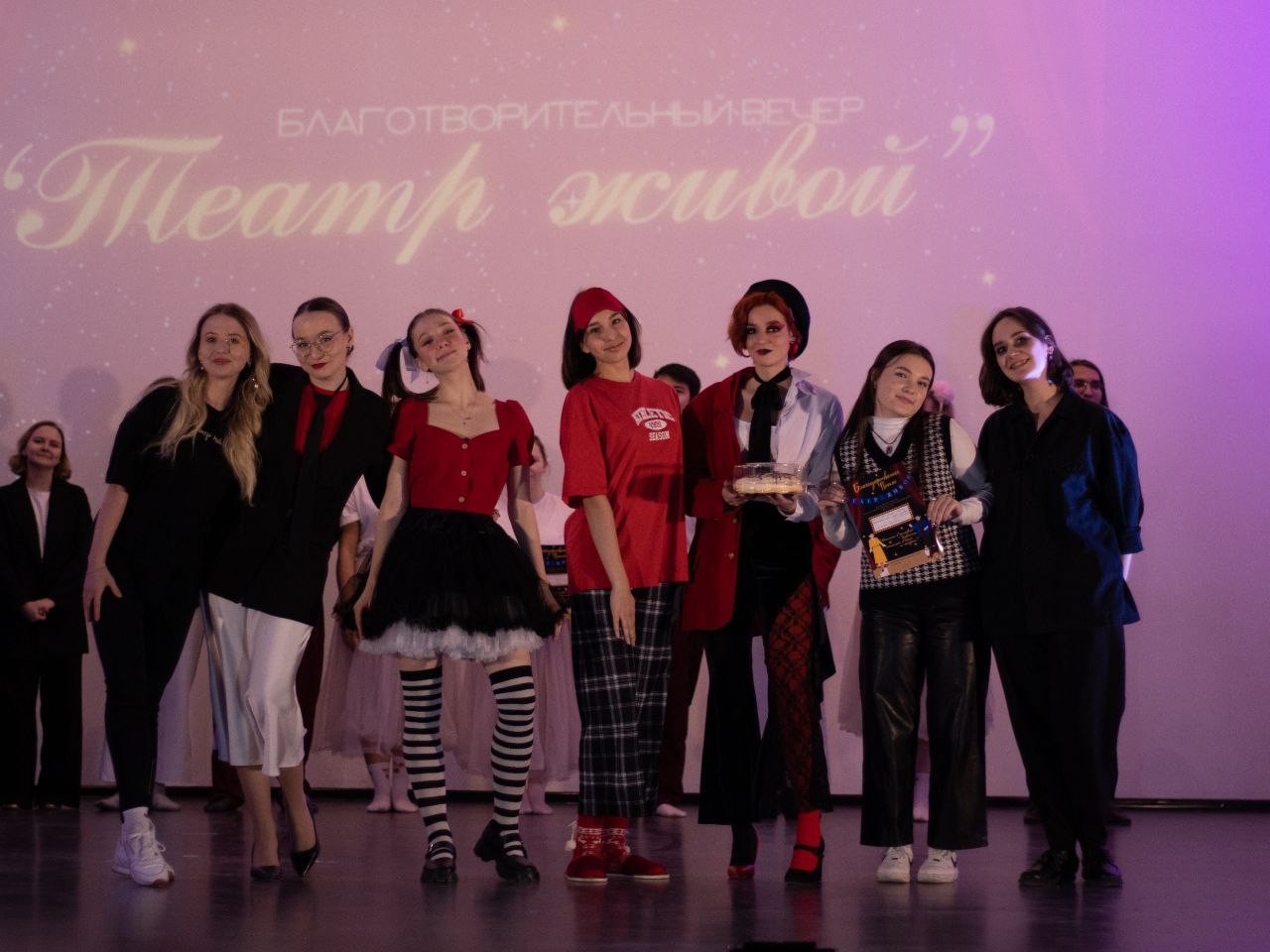 Творческий коллектив 'Между строк' Творческий коллектив 'Между строк'