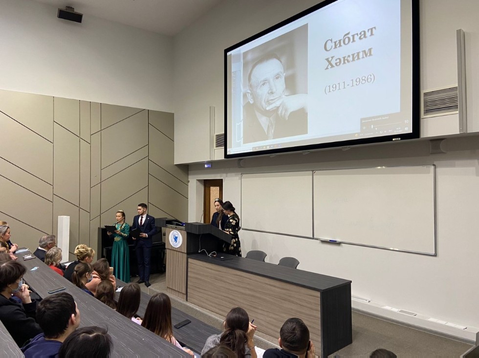 Бу кырлар, бу үзәннәрдә минем үзем генә белгән эзем бар... Бу кырлар, бу үзәннәрдә минем үзем генә белгән эзем бар...