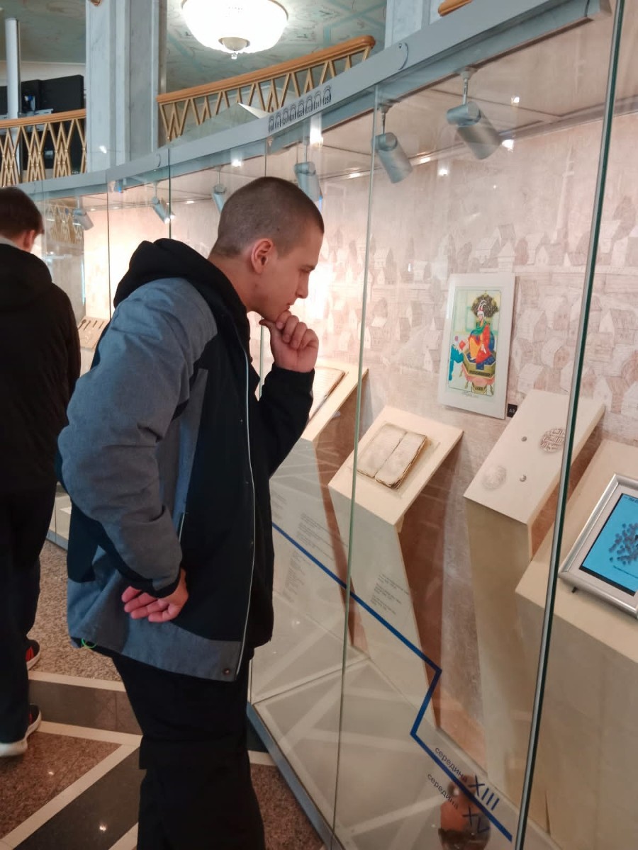 Студенты-теологи посетили выставку Студенты-теологи посетили выставку